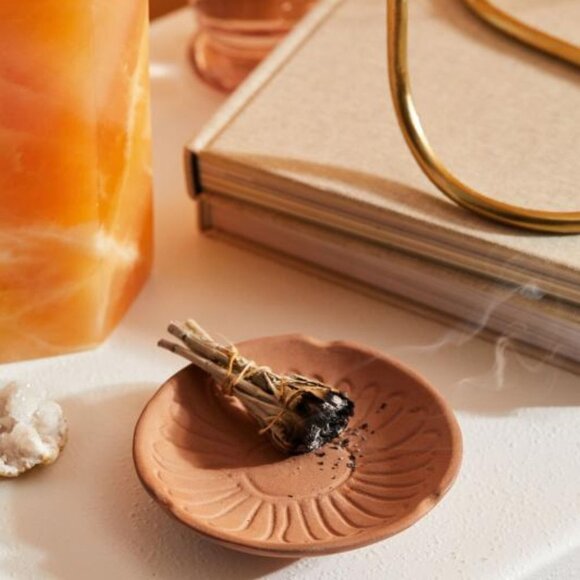 URBAN Outfitters Mariella Flower Ashtray in Brown - Picture 1 of 2